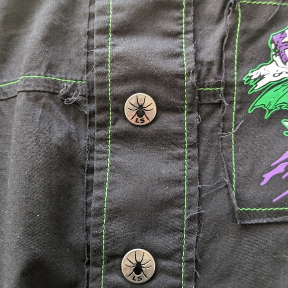 Lip Service Men's black sleeveless snap button shirt - Picture 6 of 9